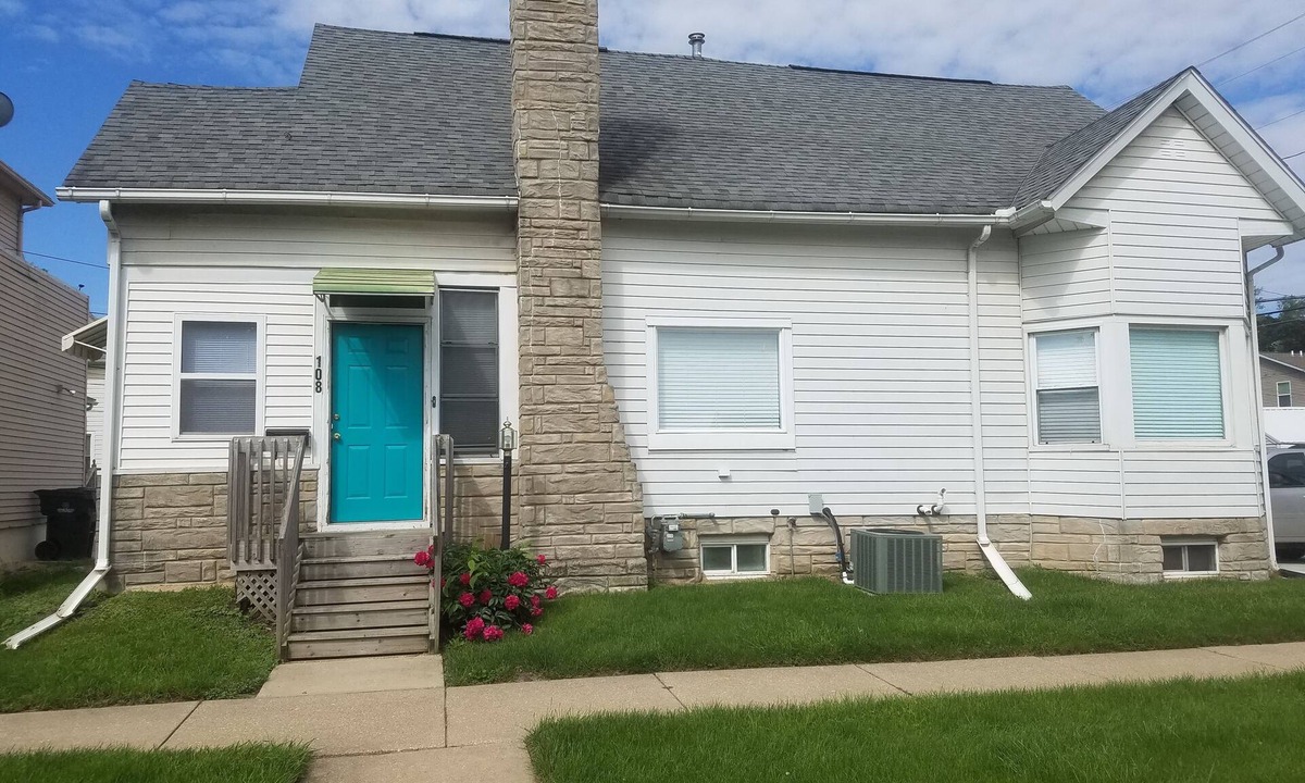 Cedar Rapids House | 3 Bed, 1 Bath 9 Blocks from Alliant Energy PowerHouse and Downtown
