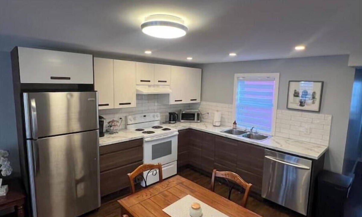 Downtown St. John's Apartment | 3 Bed 2.5 bath on Queen pet friendly