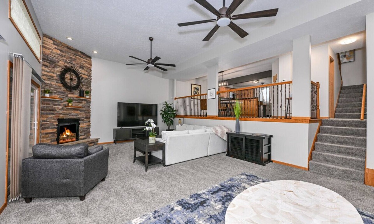 Wadsworth House | 3 bed 2.5 bath Townhome