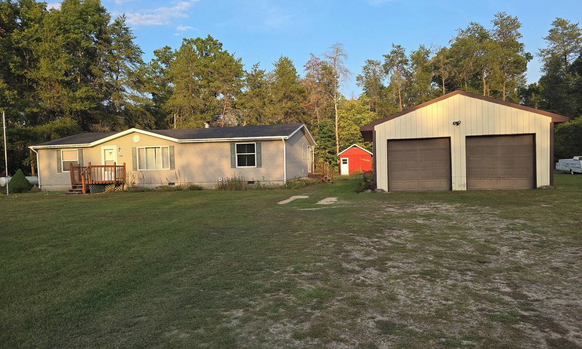 Luther House | 3/Bed 2/Bath Cozy Upgraded Home, Large Outdoor Children/Pet Friendly-Luther, MI