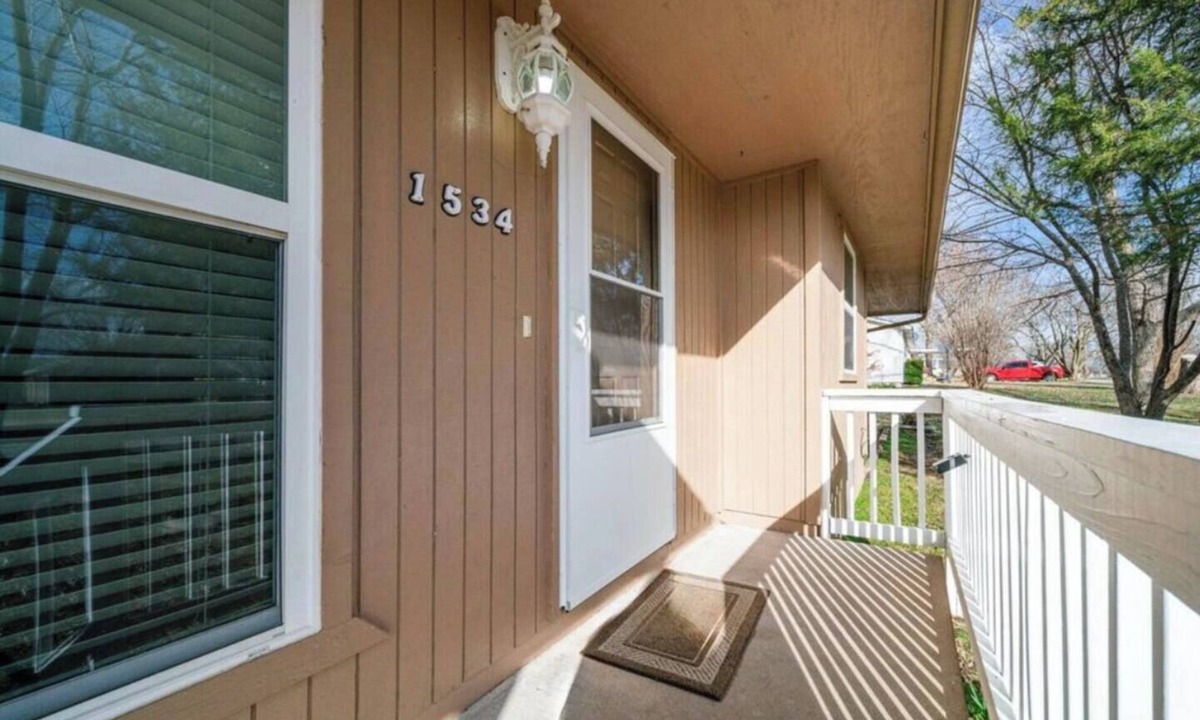 Grove House | 3-bed 2- bath house on Wolf Creek w/grill, deck, full kitchen, washer and dryer