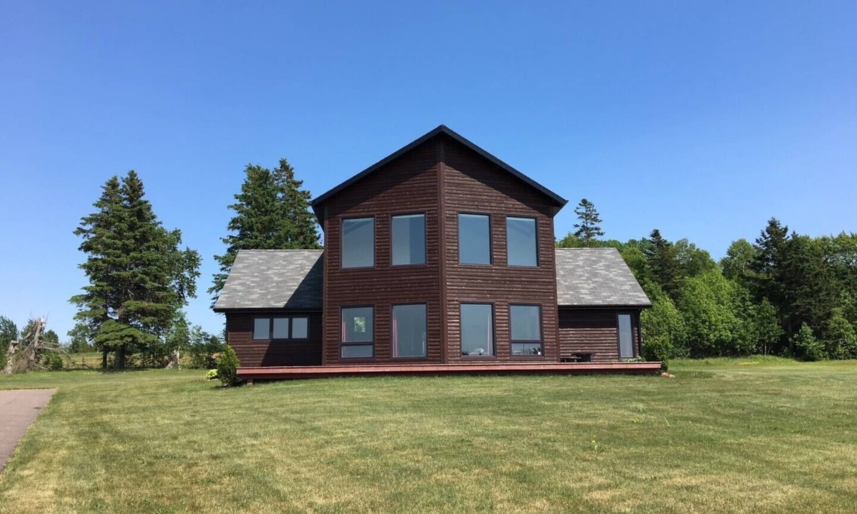 Fairview House | 3 Bed/2 Bath Open plan home close to Golf Course