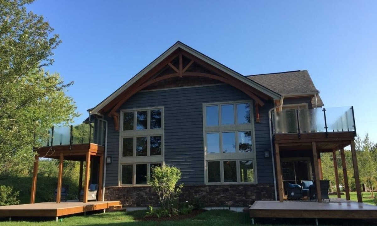 Muskoka Lakes Villa | 3 + bed 2 bath Villa on Lake Muskoka