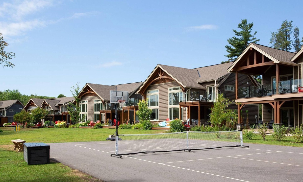 Muskoka Lakes Villa | 3 + bed 2 bath Villa on Lake Muskoka
