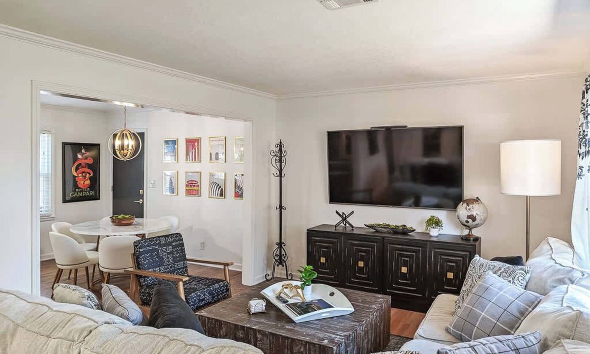 Overland Park House | 3 Bed 2 Bath with Hot Tub