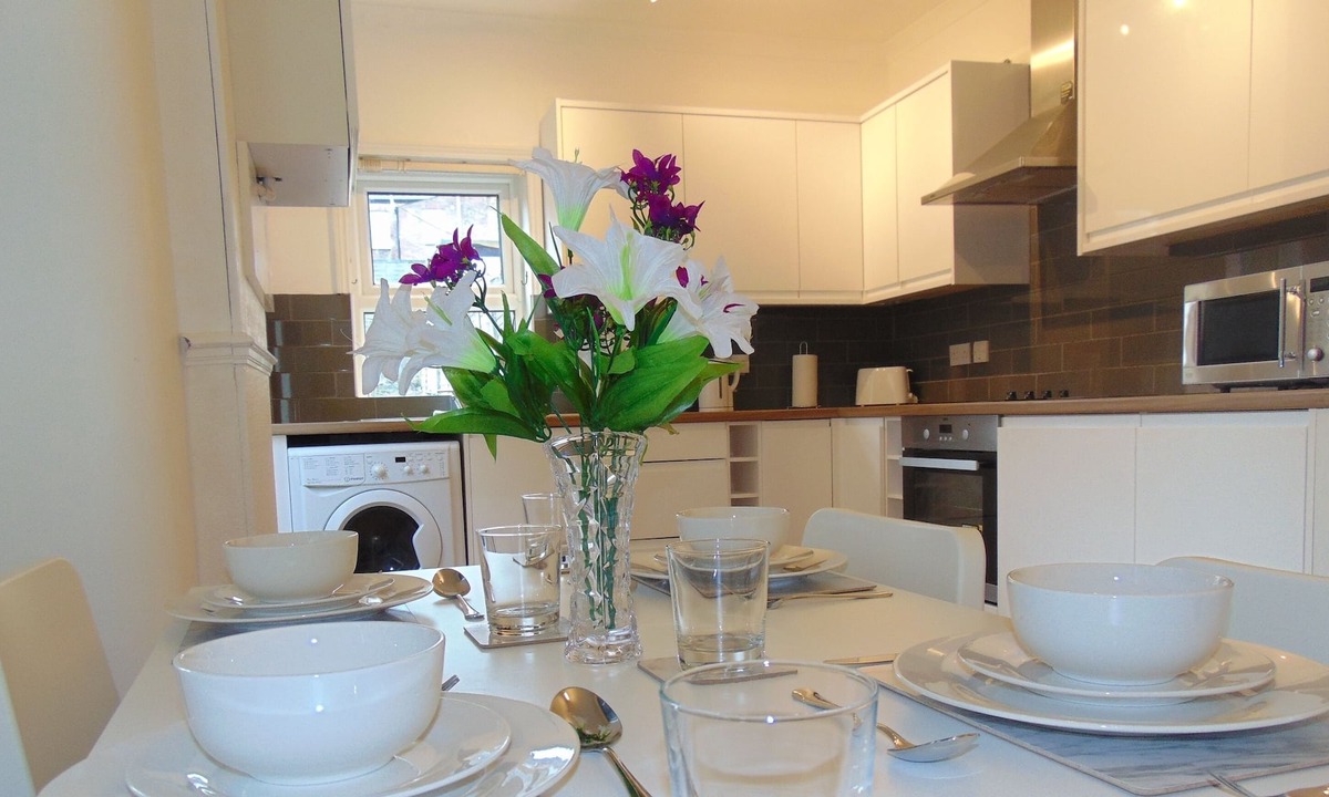 Plumstead House | 3-Bed - 2-Bathroom House