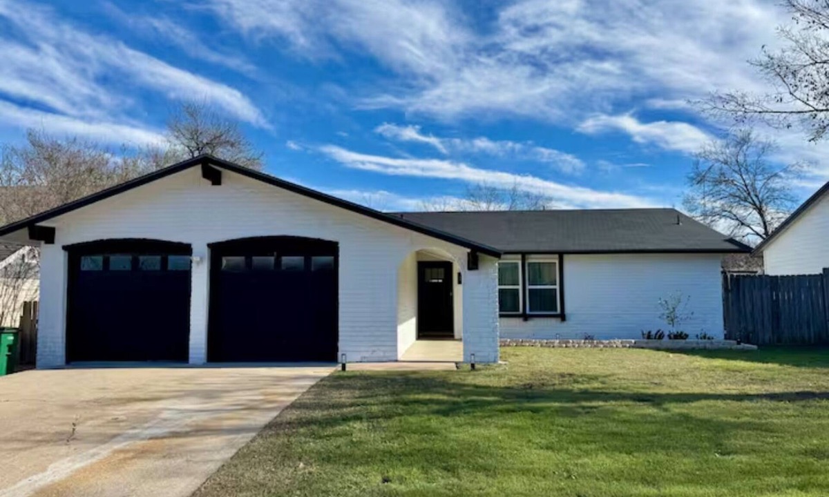 North Austin Civic Association House | 3 Bed/2Bath Austin home with cool outdoor space near the Domain and Q2 Stadium