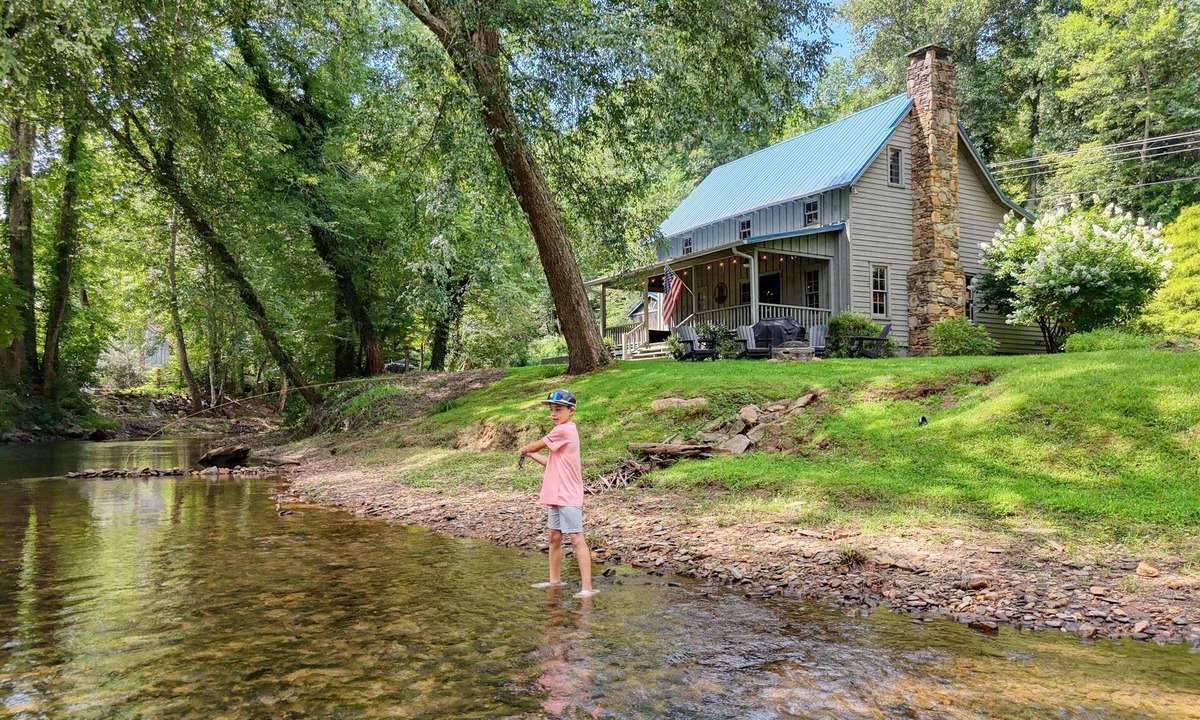 Choestoe Cabin | 3 Bed/3.5 Bath on the River, Firepit, Firetable, CornHole, Amazing Location!