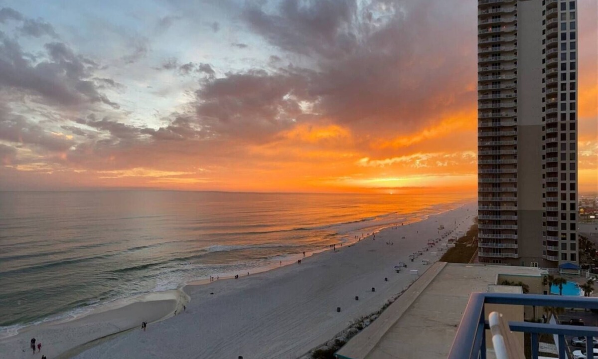 Panama City Beach Hotel | 3 bed/3 ba - Sterling Breeze - PCB