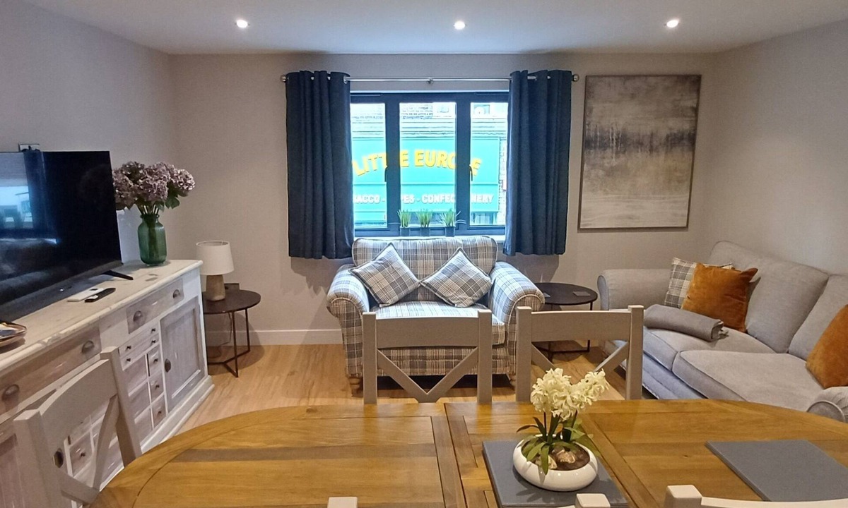 Ely Apartment | 3 bed, 3 bath apartment, can be split into 3 units