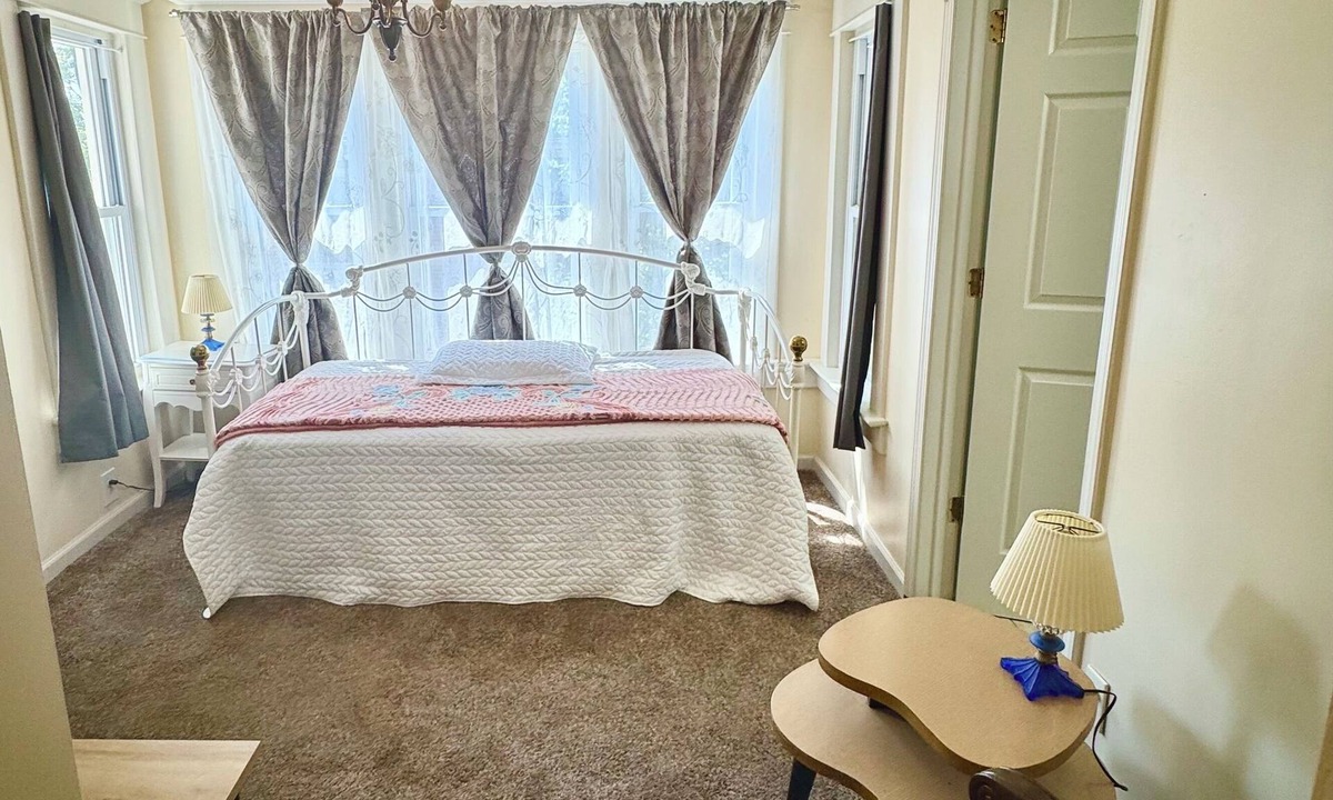 Cape Girardeau House | 3 Bed 3 Bath Beautiful Historic District Within Walking Downtown Cape Girardeau