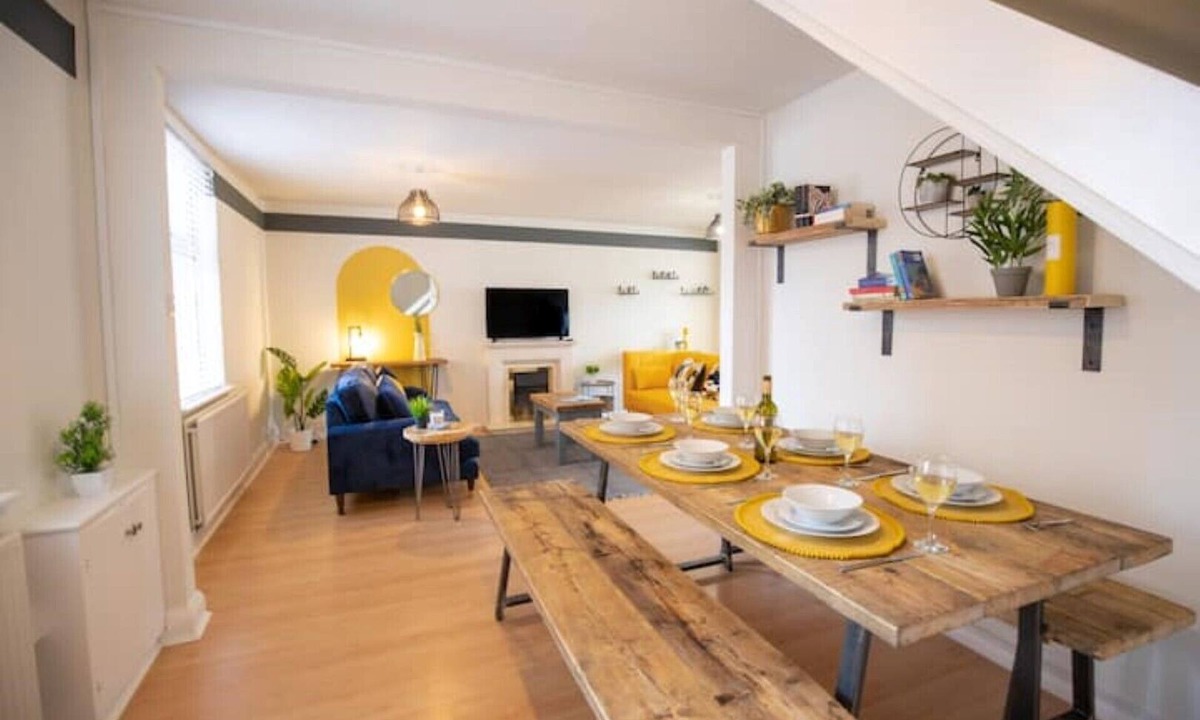 Ashby-de-la-Zouch House | 3 bed 3 bath house with parking - Central Ashby