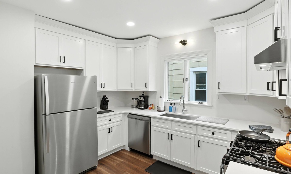 North Buffalo Apartment | 3 Bed + AC + Driveway Parking + Free Washer/Dryer located in North Buffalo