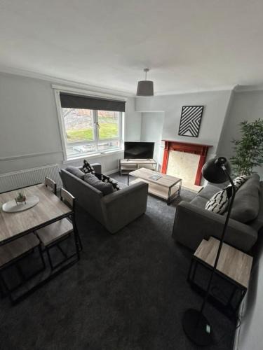 Greenock Apartment | 3-Bed Apartment Central Greenock