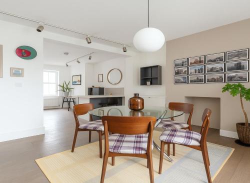 Nine Elms Apartment | 3 Bed Balcony Flat in Nine Elms