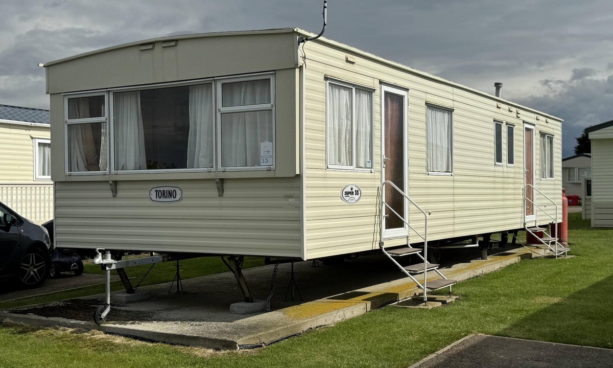 Leysdown-on-Sea House | 3 Bed Caravan - Sleeps 6 - Pets - Parking - Wifi