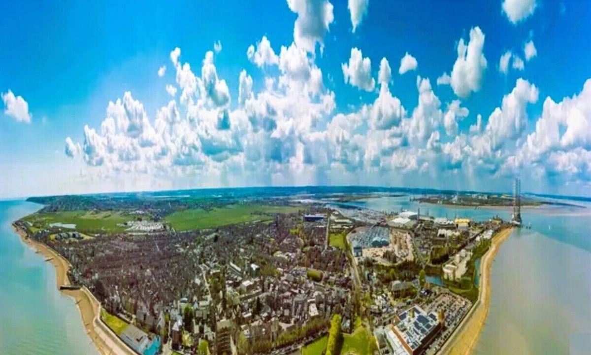 Leysdown-on-Sea Cabin | 3-Bed Carvan, Sleeps 6, Pets & Parking