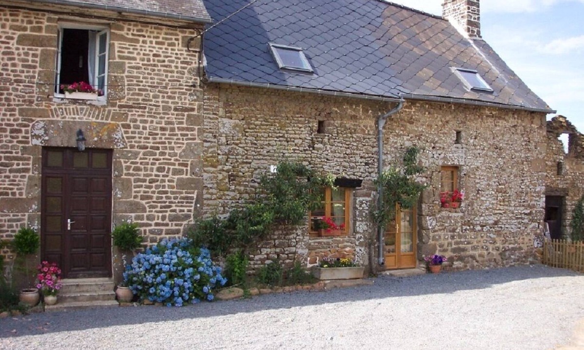 Saint-Simeon Cottage | 3 Bed Cottage - Sleeps 5 - Garden - Parking - Wifi