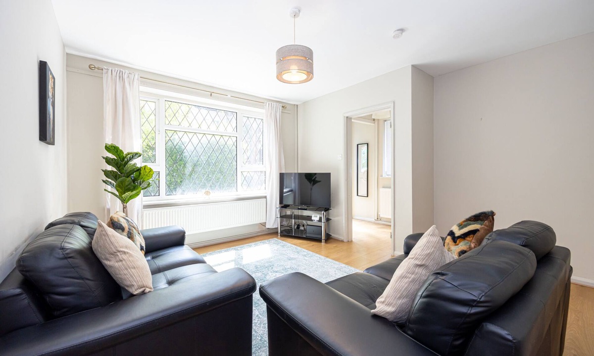 Didsbury House | 3-Bed | Didsbury M20 | Parking | Long Stays
