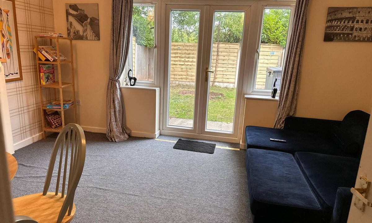 Runcorn House | 3 Bed Entire House - Runcorn