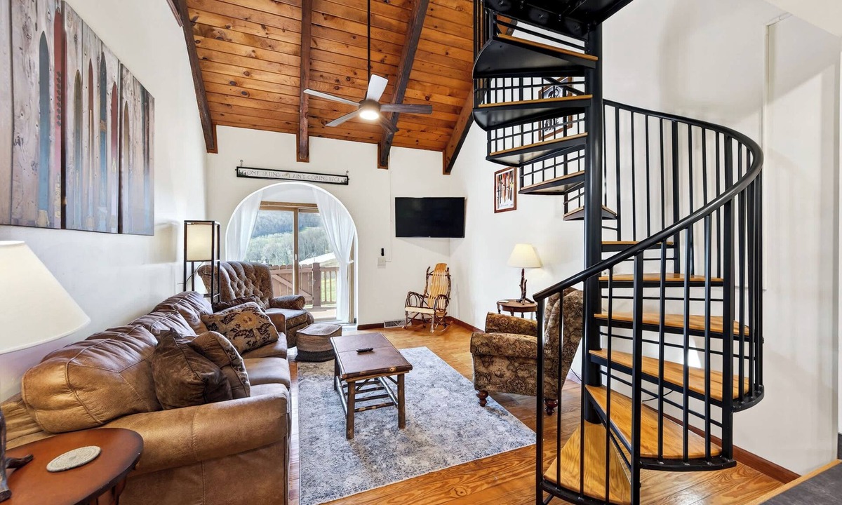 Ellicottville House | 3-Bed Family Townhouse with Scenic Views & Patio