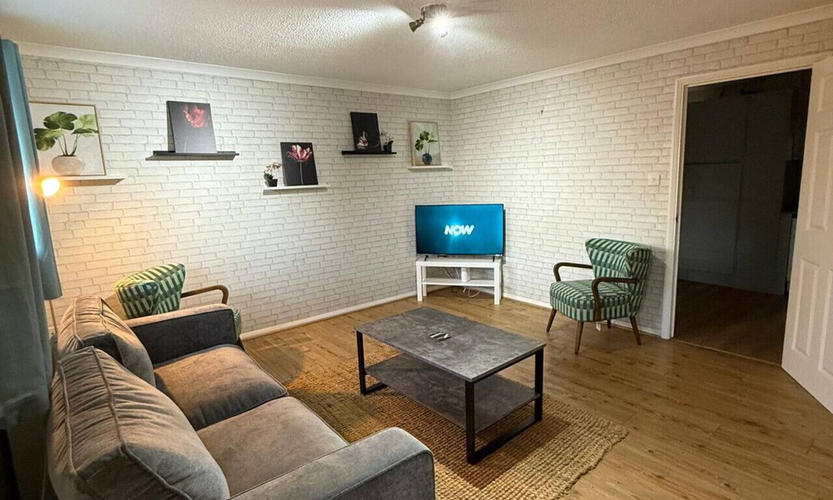 Bradley Stoke House | 3 bed house by mustang escapes