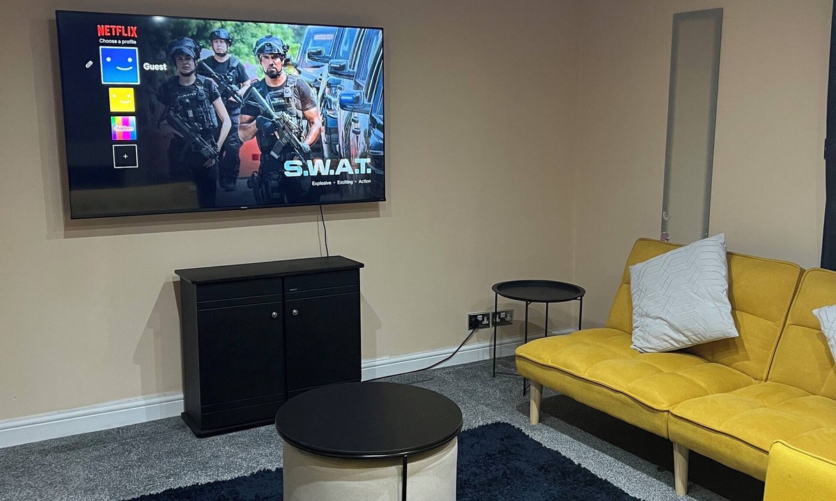 Crays Hill House | 3 Bed House, Free Parking