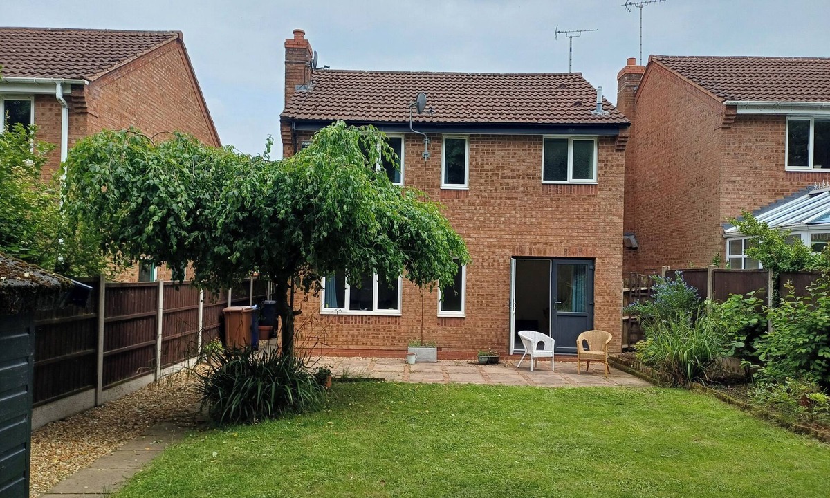 Uttoxeter House | 3 Bed House - Sleeps 5 - Pets - Parking