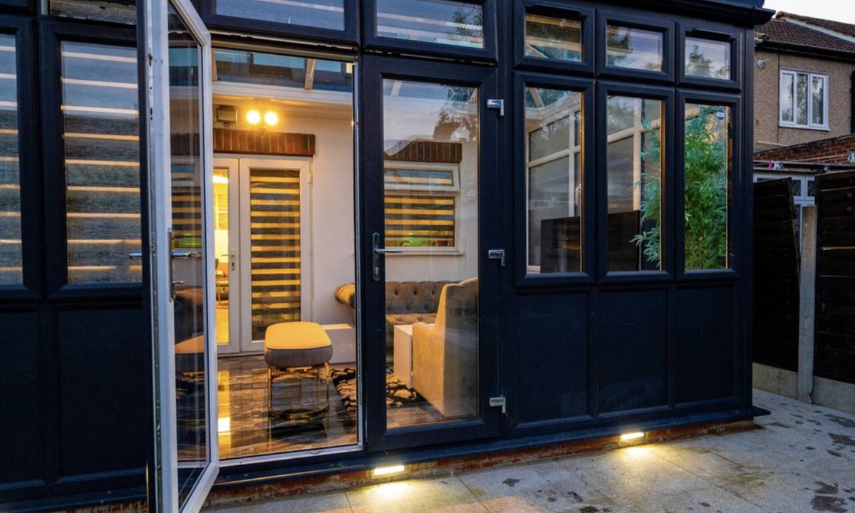 Heath House | 3 Bed House - Sleeps 6 With Free Parking