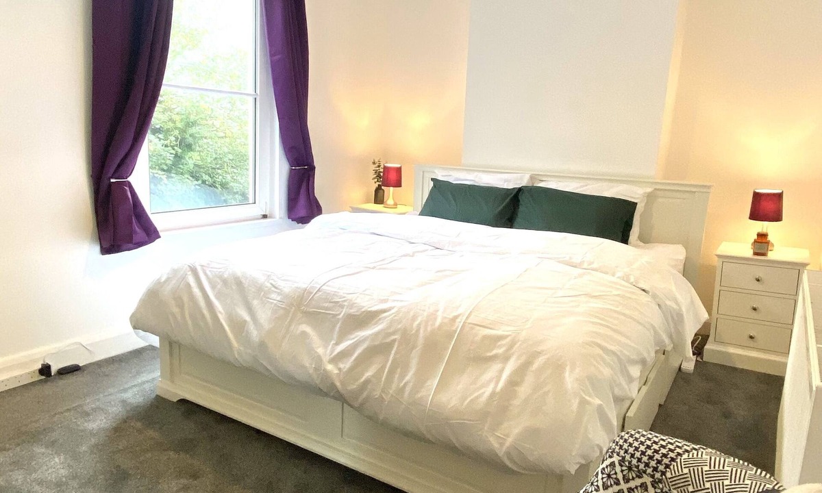 Gillingham House | 3 bed House with Luxury bathroom