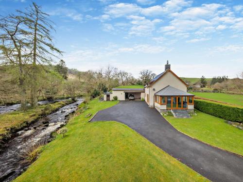 Llanuwchllyn House | 3 Bed in Bala 94600