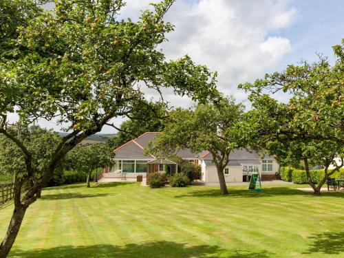 Westleigh House | 3 Bed in Bideford BYBUR