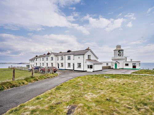 St Brides House | 3 Bed in Dale 51723