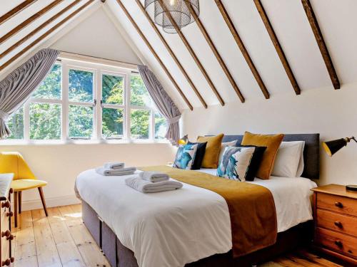 Maiden Newton House | 3 Bed in Dorchester 92415