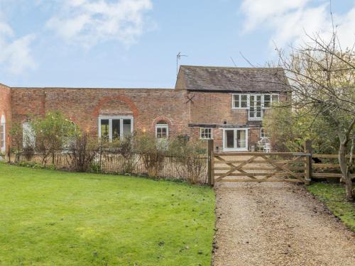 Dursley House | 3 Bed in Frampton on Severn 80634