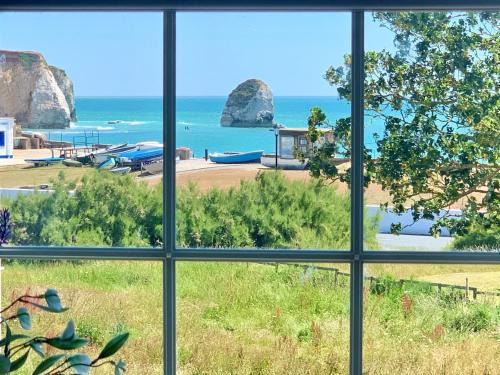 Freshwater Bay House | 3 Bed in Freshwater 66583