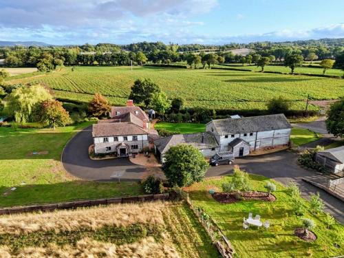 Kington House | 3 Bed in Lyonshall oc-h34806