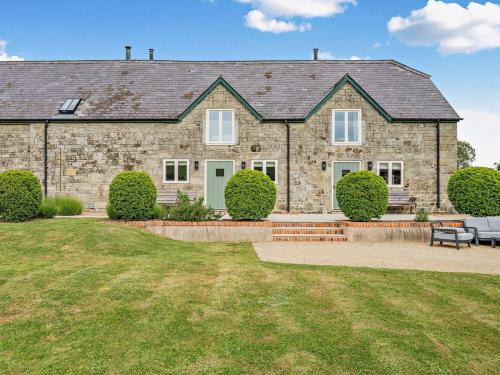 Shaftesbury House | 3 Bed in Melbury Abbas 48804