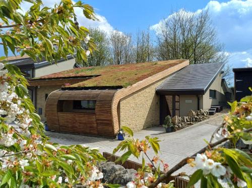 Hoylandswaine House | 3 Bed in Thurlstone 94342