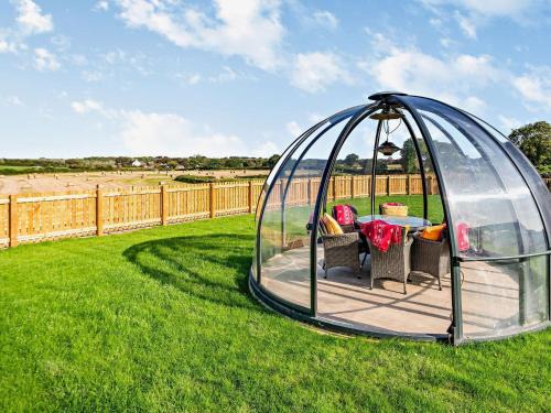 Wakefield House | 3 Bed in Wintersett 93234