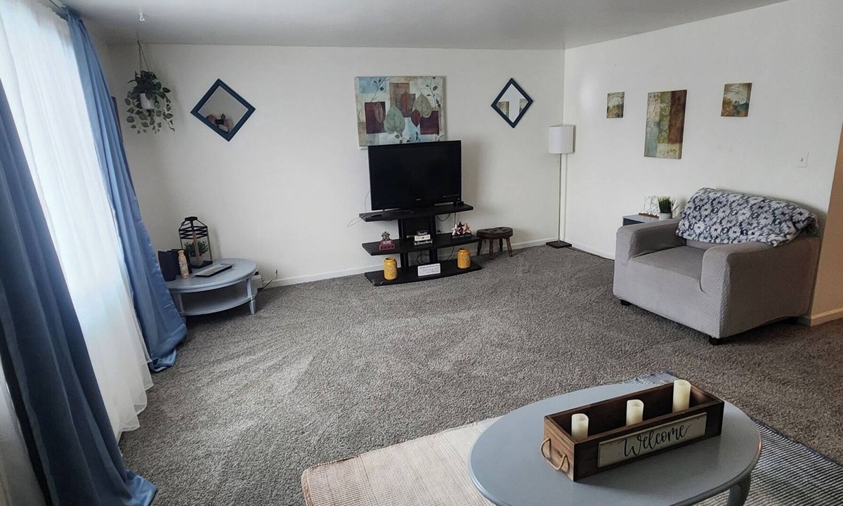 Vestal House | 3-Bed Southern Tier Gem: Large Eat-In Kitchen + Huge Deck — Centrally Located!