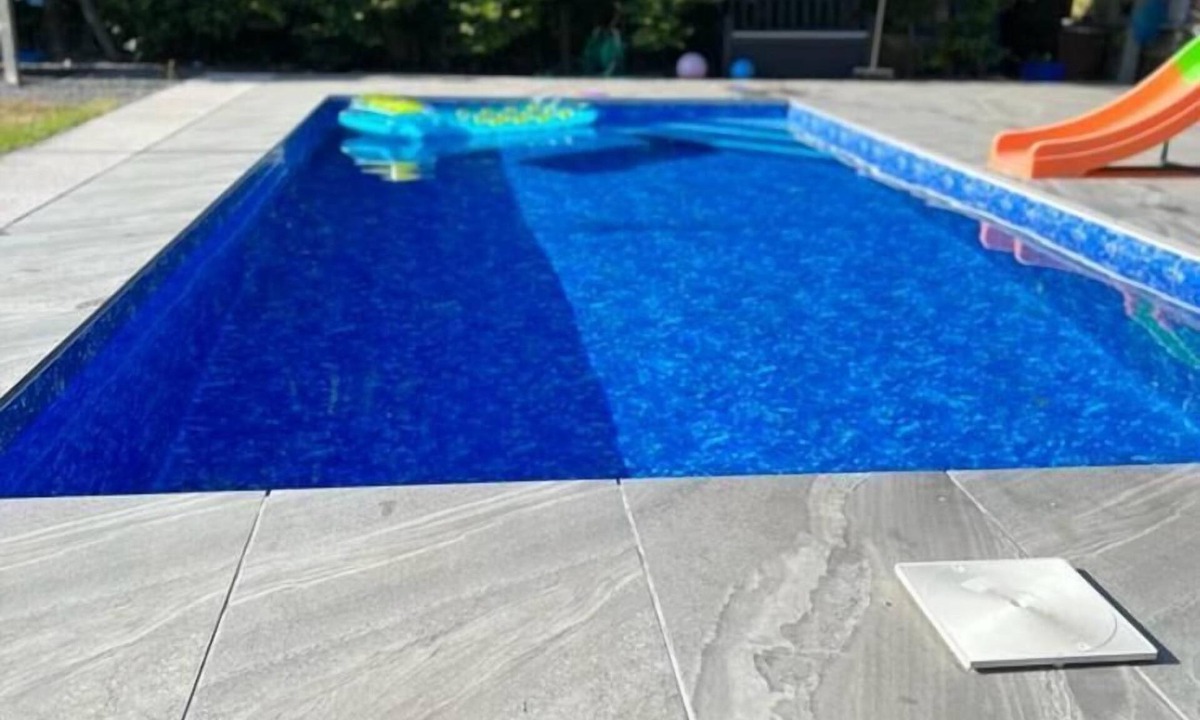 Tilehurst House | 3 Bed Spacious Home with Heated Pool