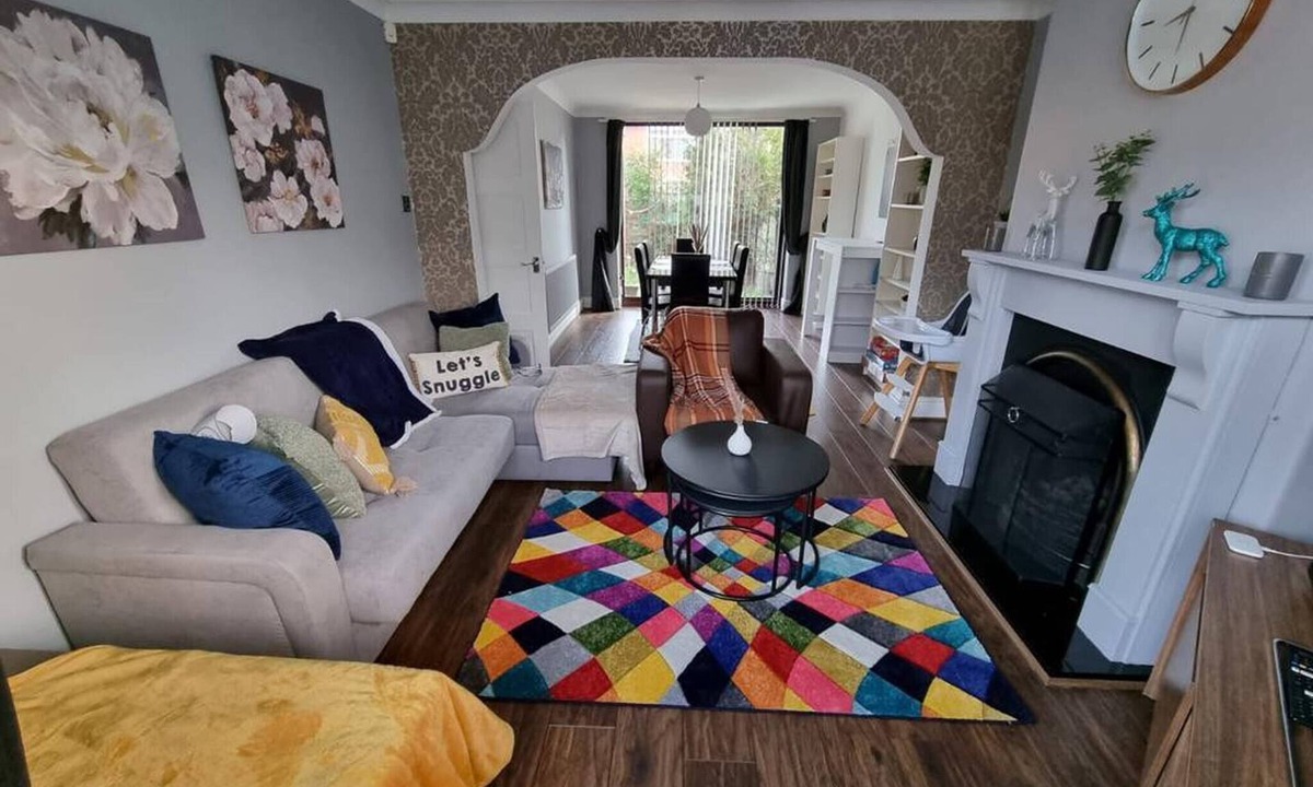 Droylsden House | 3 Bed Spacious House with Parking