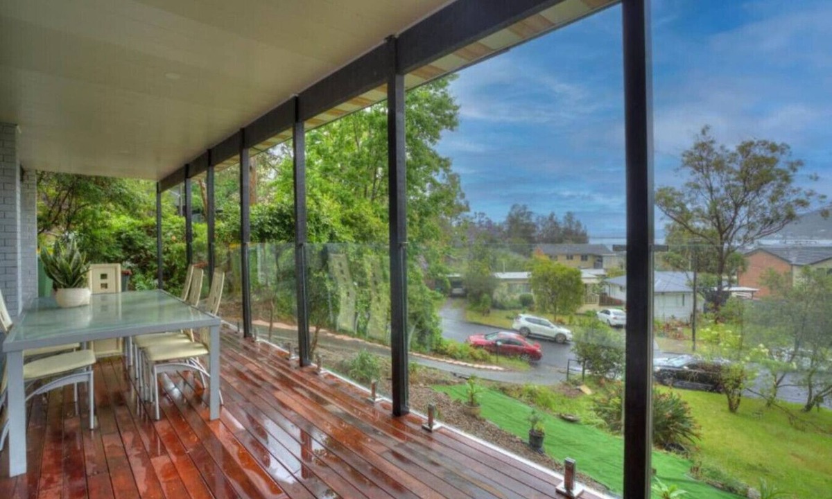 Tascott House | 3 Bed Tranquil Terrace with View