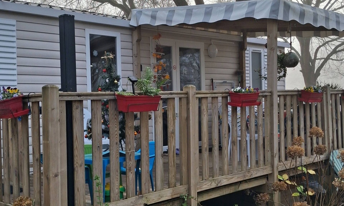 Sainte-Reine-de-Bretagne House | 3-bedroom mobile home, sleeps 6 in wooded campsite overlooking lake.