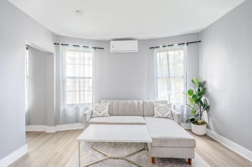 Black Rock Historic District Apartment | 3 Bedrm Apt at Black Rock Suites