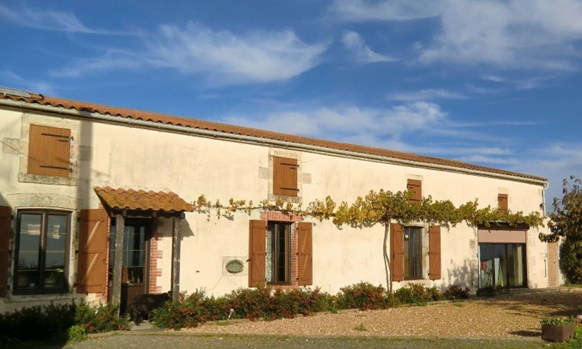Saint-Jean-de-Liversay Apartment | 3 Bedroom Apartment in Saint-Jean-de-Liversay