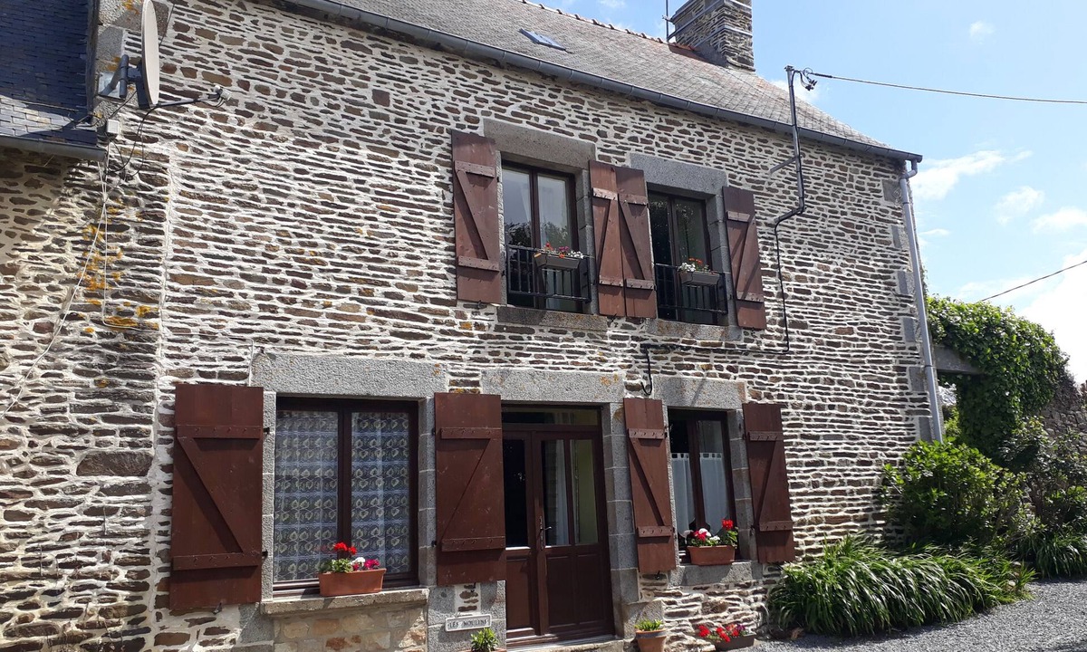 Saint-Ouen-La-Rouerie Other | 3 Bedroom. Sleeps 8. Large outdoor pool. 30 minutes from Mont Saint Michel.