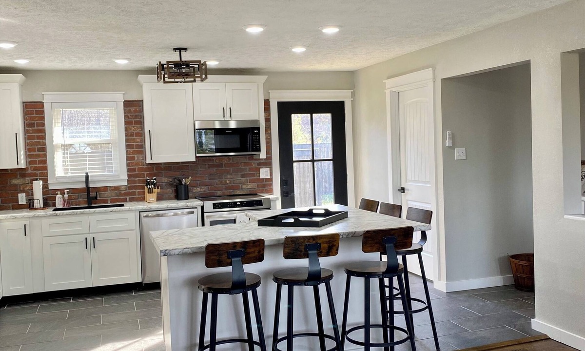 Marshall House | 3-bedroom 1 bath.Fenced private backyard inground swimming pool. Covered patio