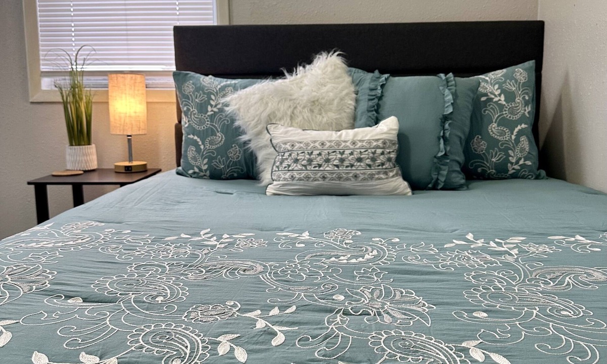 Crestline House | 3 Bedroom 1 Bath Home with Karaoke, PS4 & Games, Sleeps 8